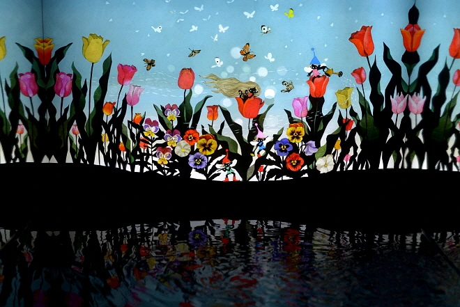 꽃과 소녀(수조)_사진_케이아트커뮤니케이션.JPG