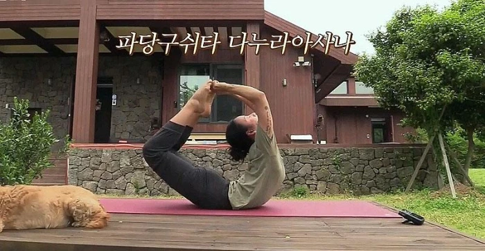 이효리 요가.jpeg