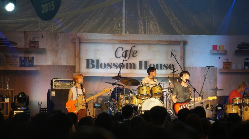 2704E04F5625040B171BA7