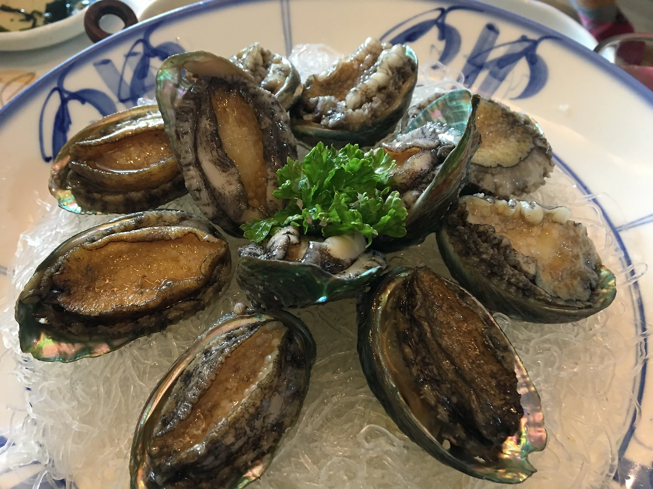 180710_주성은_음식_마니주_횟집_전복_산거,데친거,구운거3종 (5).JPG