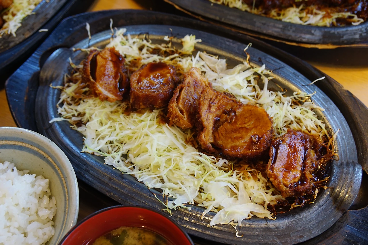 180803_주성은_음식_야바톤_철판미소안심돈가스 (16).JPG