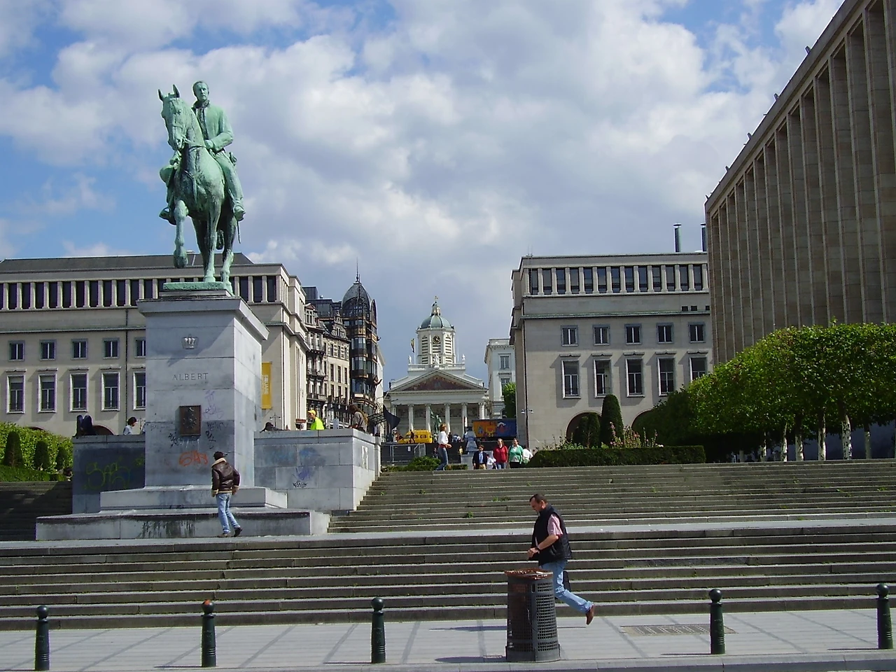 P7240319 2(공원 알베르트 동상).JPG