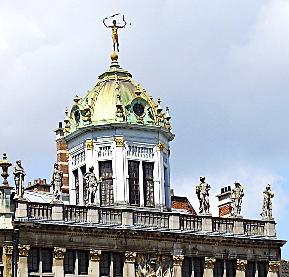 P7240295 2(지붕 조각상).JPG