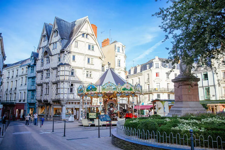 place_sainte_croix.jpg?type=w966