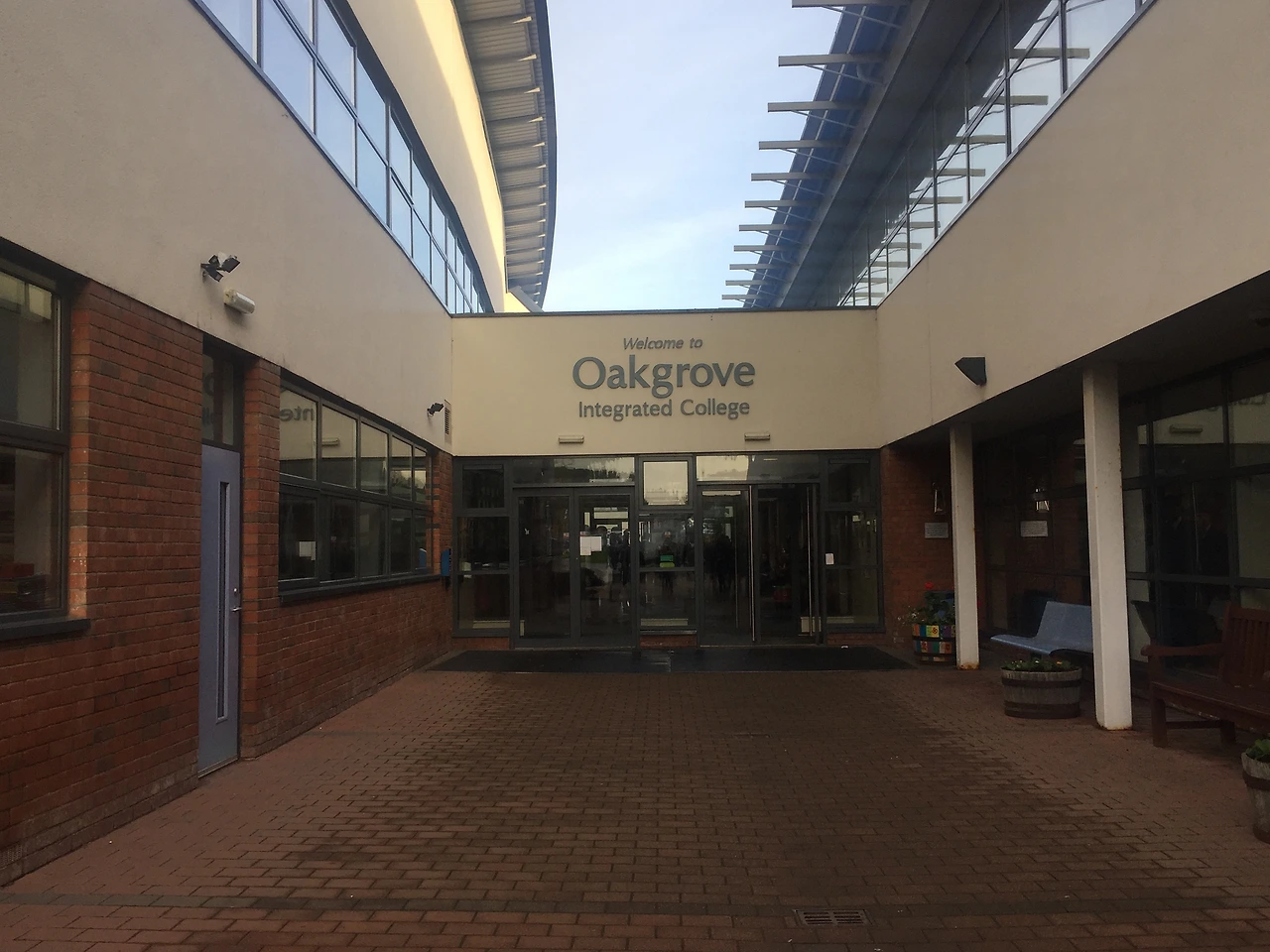 12_Derry에서 방문한 통합학교 전경.JPG