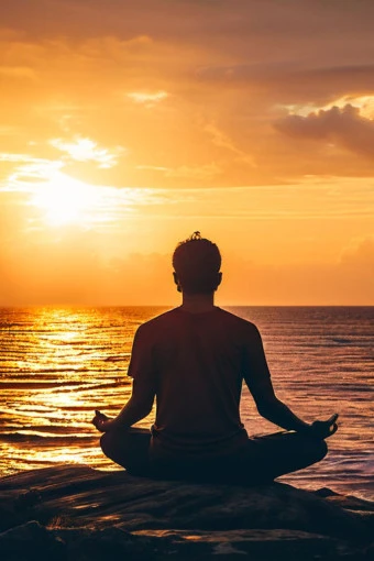 ?src=http%3A%2F%2Fblogfiles.naver.net%2FMjAyNDAzMjlfMjAg%2FMDAxNzExNzEyNDQ5NTQw.gAHSu3sBRIzkIZ5nUEFqnhIYpm4xYC6rW5zYTt1Uonwg.L-LqbxqQYyuPQOzgvQg4-92b0gNUS9iqlMJvYT56Beog.JPEG%2Fperson-meditating-with-a-calm-expression.jpeg&type=a340