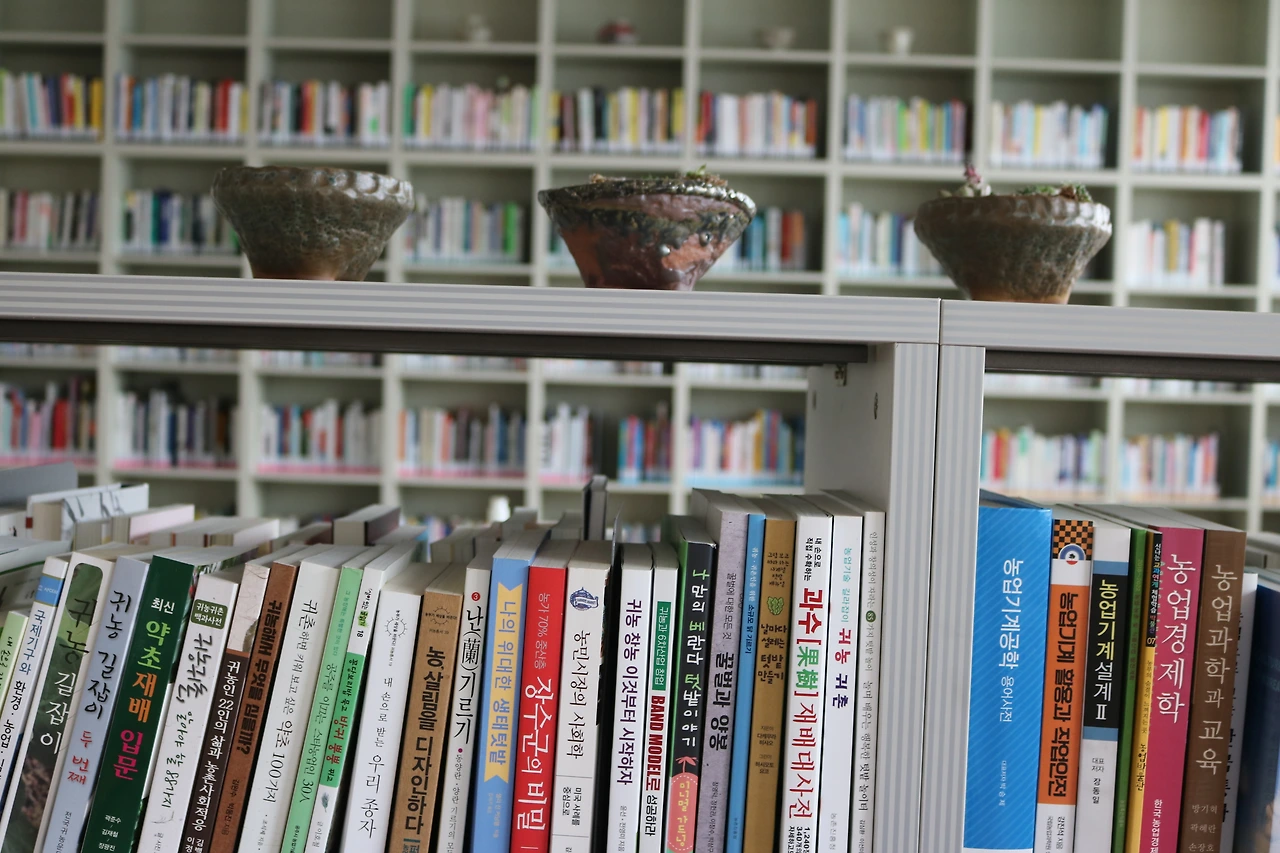 농업전반에 관한 책을 큐레이션화한 코너.JPG