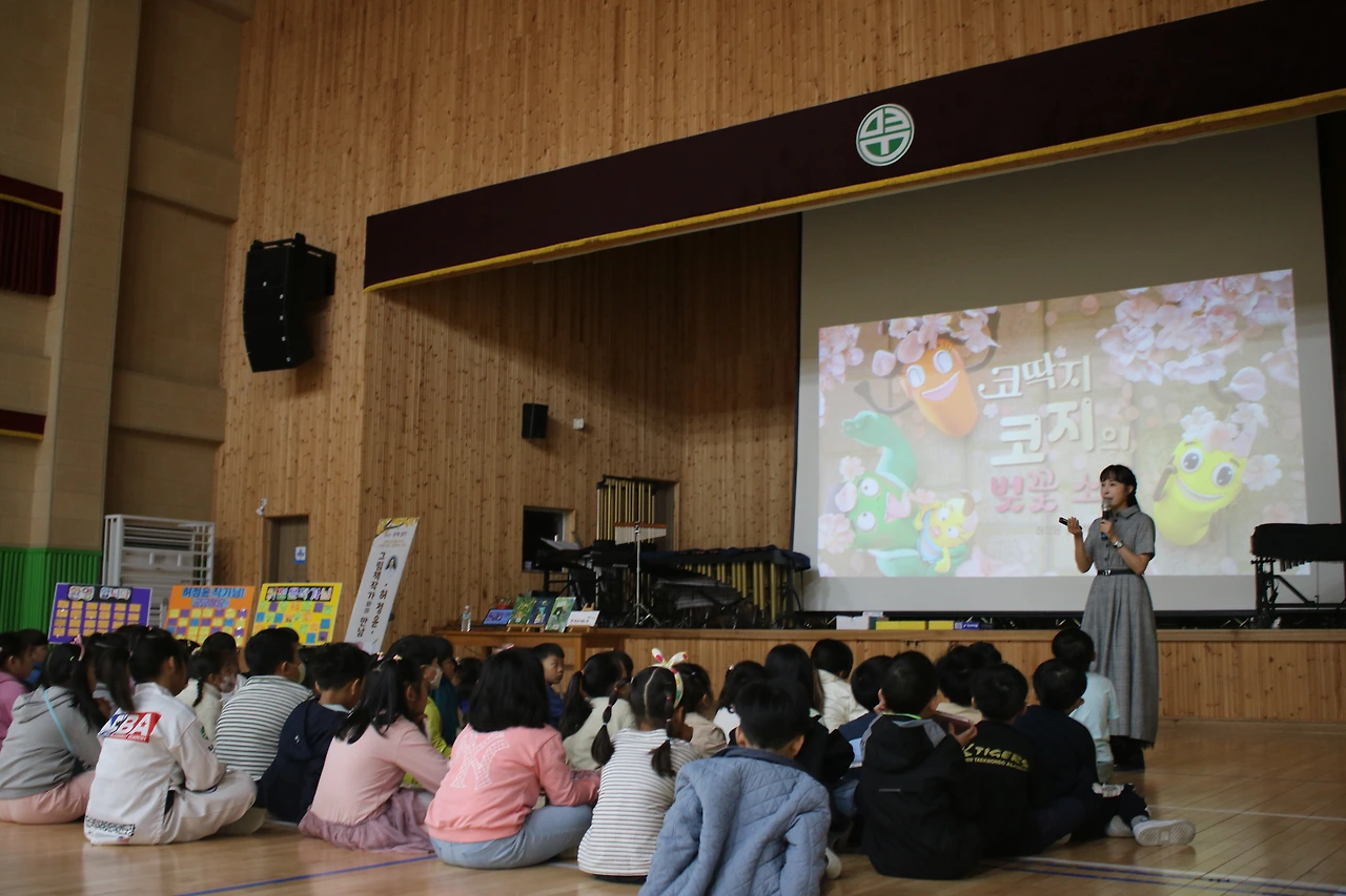 1.2학년 허정윤 작가와의 만남.JPG