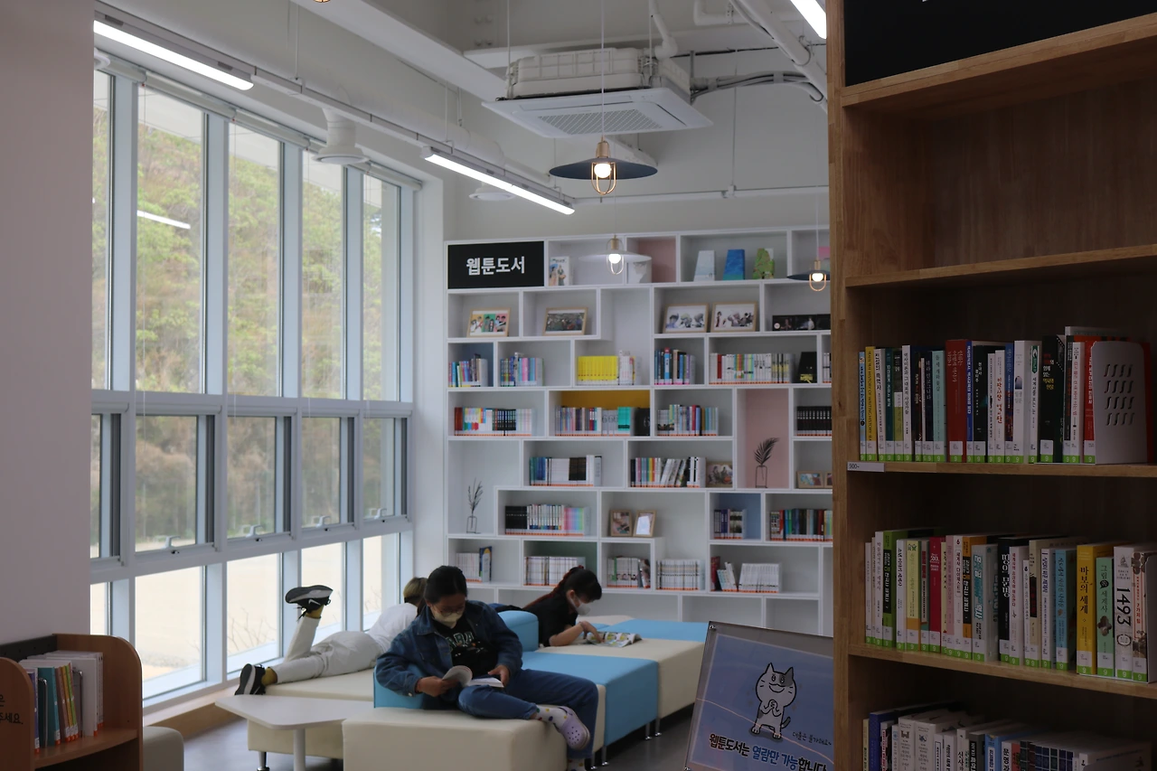 청소년에게 인기있는 웹툰 공간.JPG