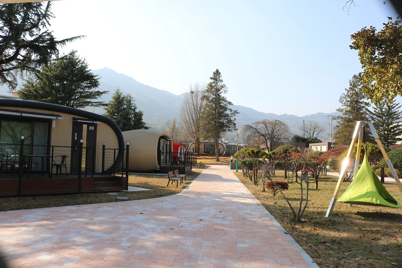 북캠핑을 즐길 수 있는 10동의 방갈로에는 예쁜 별이름이 붙여있다..JPG
