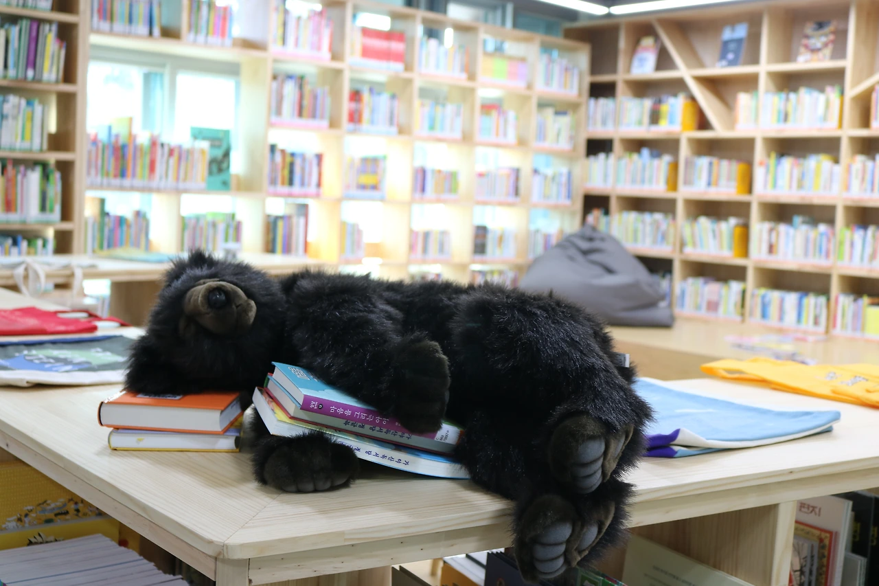 곰인형의 표현이 때론 웃음을 자아낸다..JPG