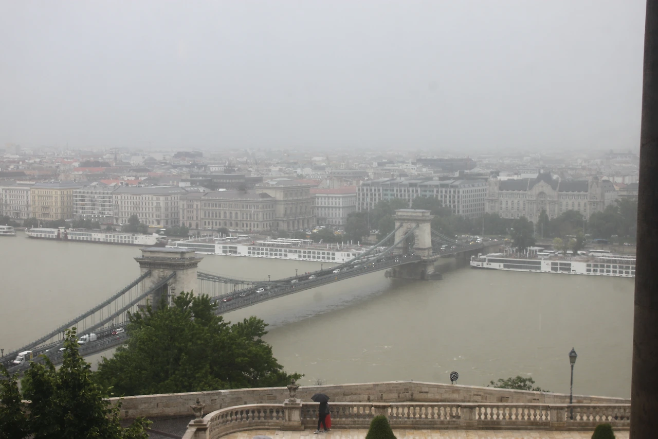 세치니 다리.JPG