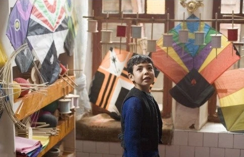 연을 쫓는 아이 09.jfif