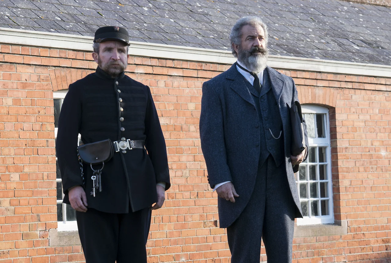 프로페서 앤 매드맨 04.jfif