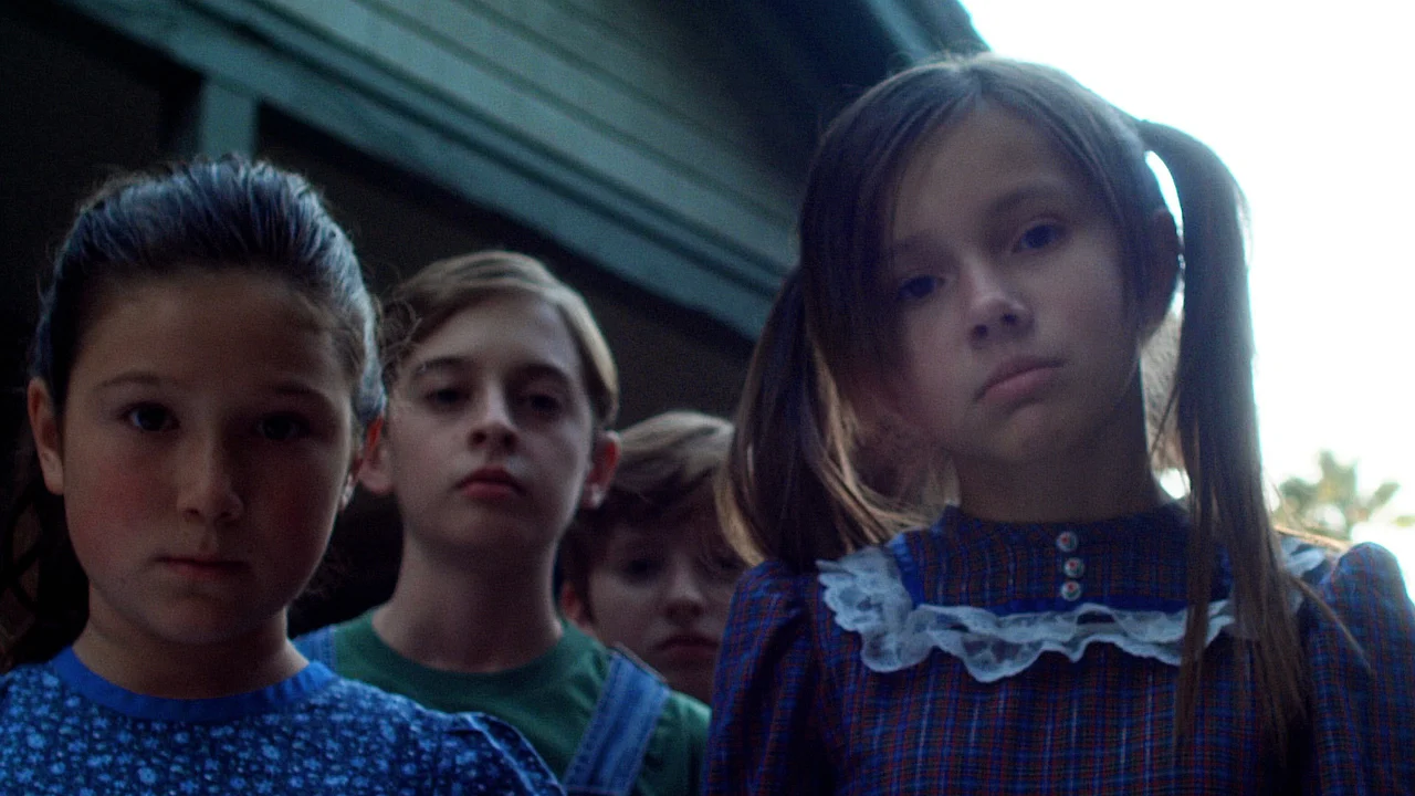 영화 옥수수밭의 아이들 02.jfif