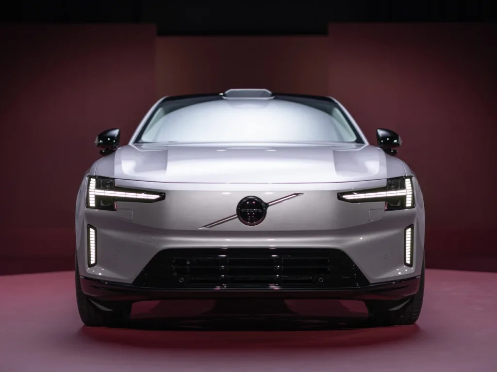 343509_Volvo_ES90_reveal_event-1024x768.webp