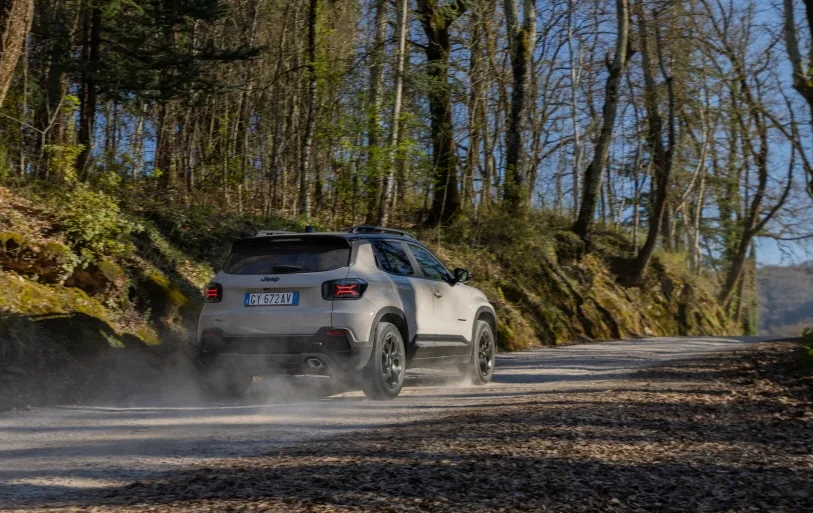 JeepAvenger4xe_STOdsNE.webp