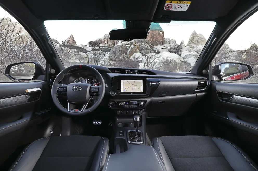 2025-hiluxgrsportll-red-interior-008.webp
