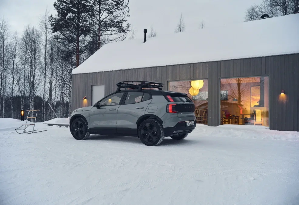 339531_Volvo_EX30_Cross_Country_with_Swedish_winter_cabin.webp