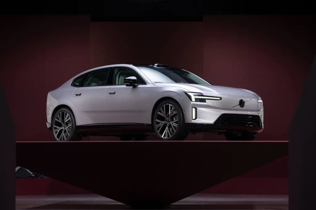 343502_Volvo_ES90_reveal_event-1024x682.webp