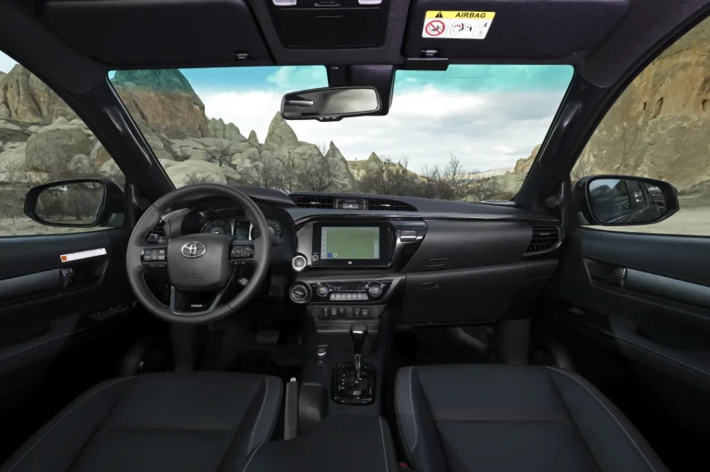 2025-hiluxhybrid48v-oxidebronze-interior-005-1024x681.webp
