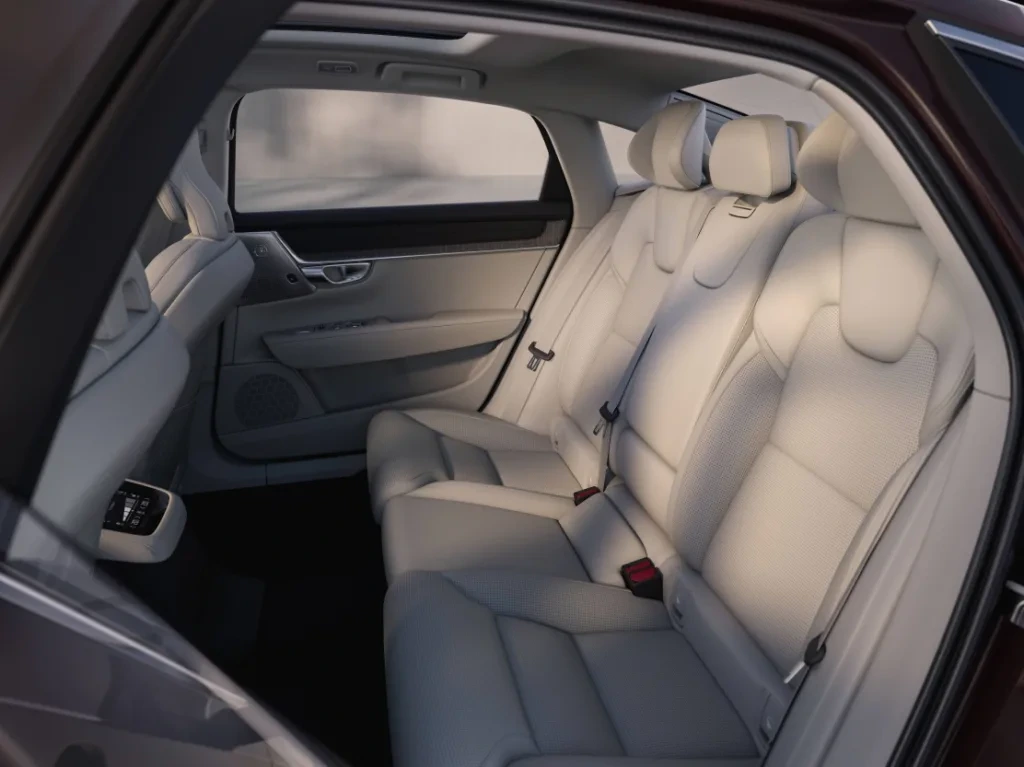 347799_Refreshed_Volvo_S90_interior-1024x767.webp