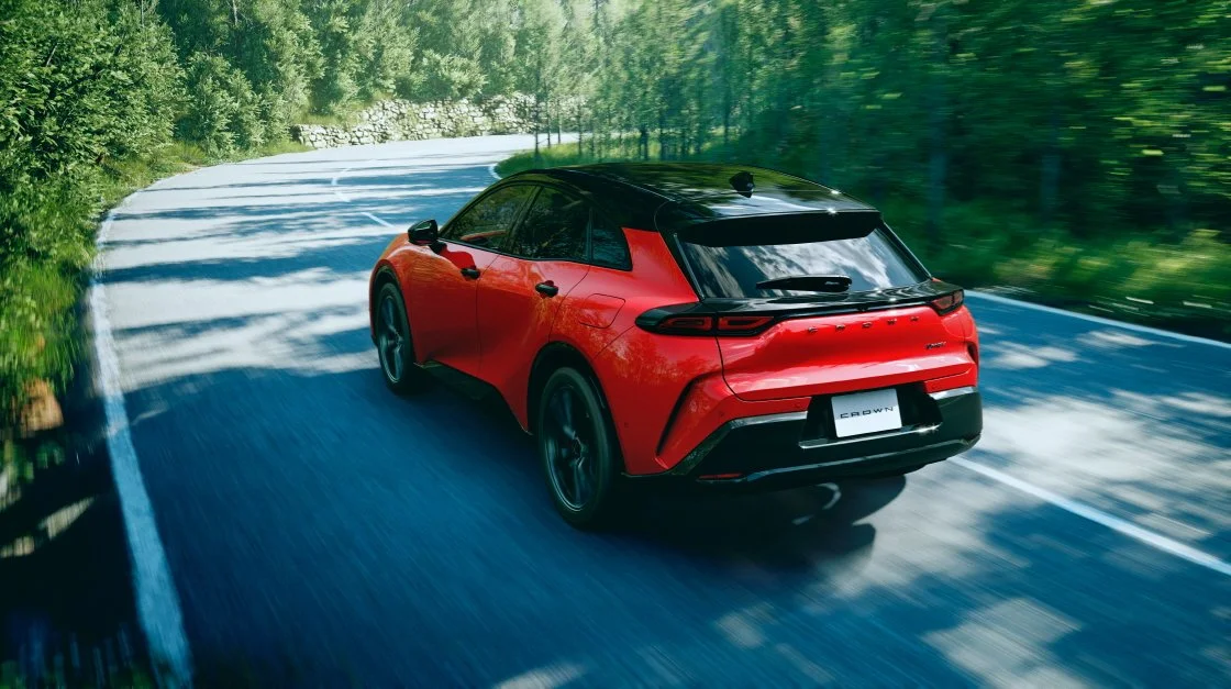 9_CROWNSPORT_web_P17_PHEV_RS_2ZR_Rear_Run.jpg?type=w1200