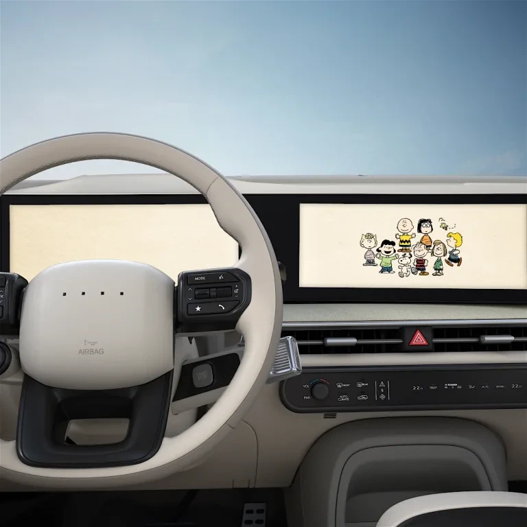 69306-SnoopyHitstheRoadHyundaiMotorandPEANUTSTeamUpforCustomizableIn-CarDisplays.webp