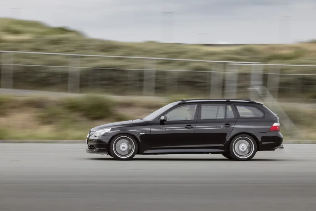 csm_2023_07_BMW_ALPINA_B5_E61_Press11_6332d5aca9-1024x684.webp