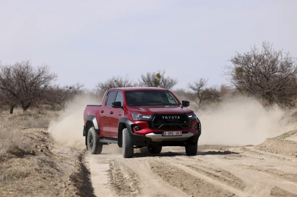 2025-hiluxgrsportll-red-dynamic-019-1024x681.webp