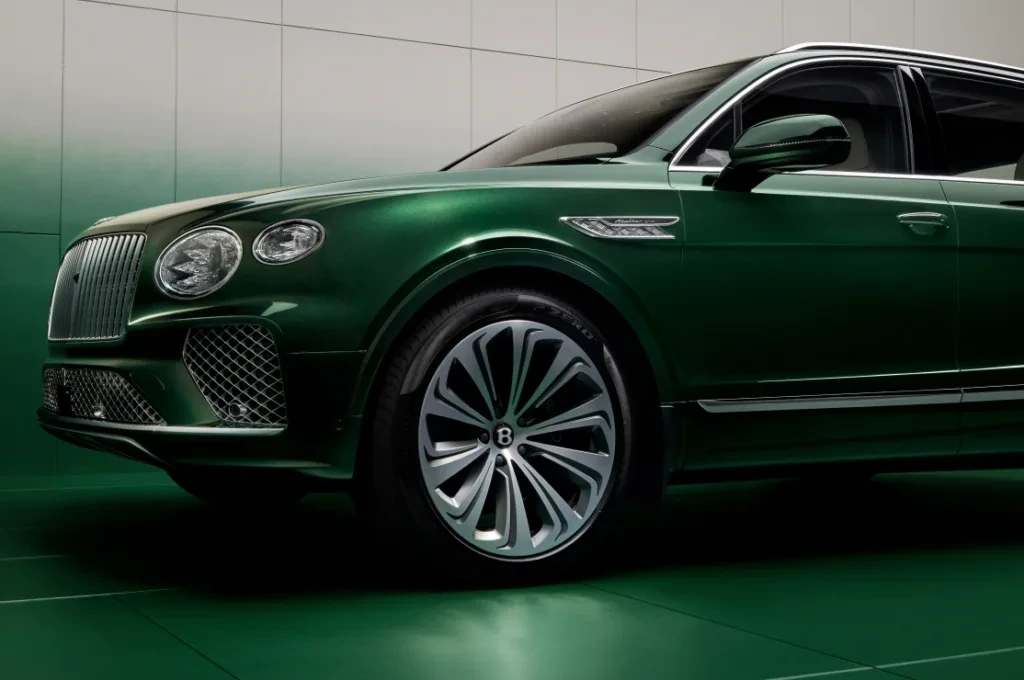 Bentayga-Atelier-Light-Emerald-5-1024x680.webp