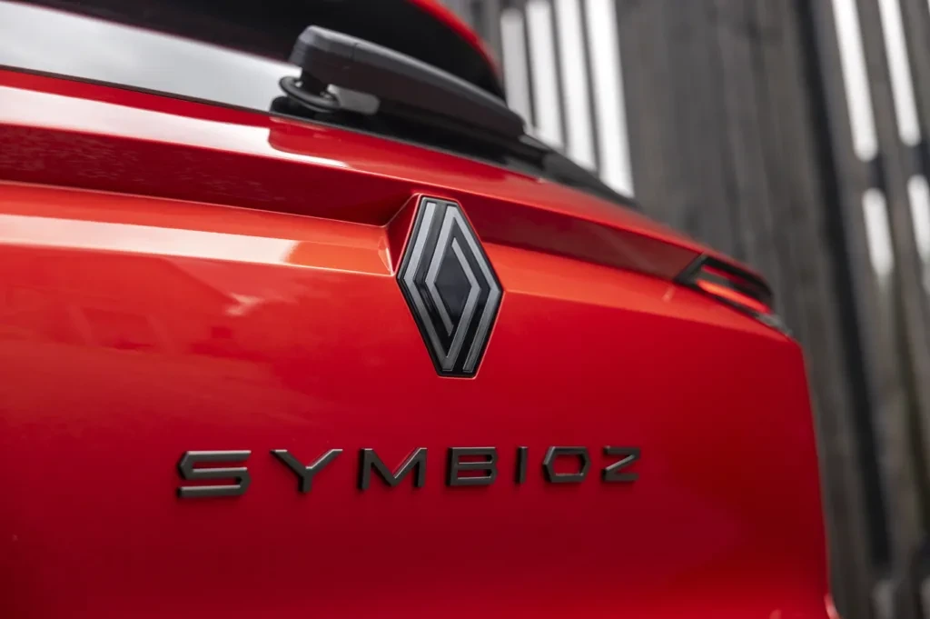Renault-Symbioz-full-hybrid-E-Tech-Esprit-Alpine-Flame-Red-37-1024x681.webp