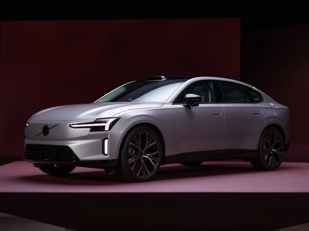343508_Volvo_ES90_reveal_event-1024x767.webp