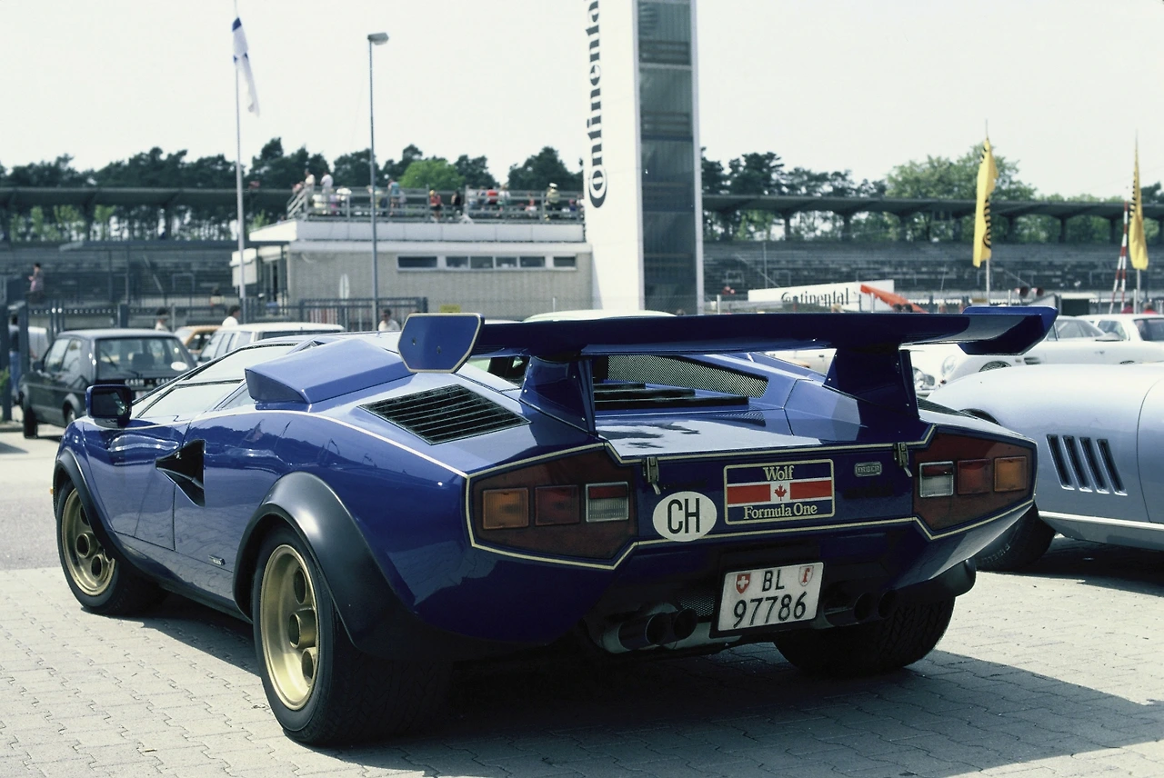 Countach Wolf (3).JPG