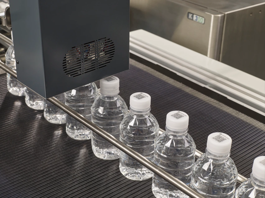 식품 기업 업계 ESG 사회적 책임 무라벨 생수 친환경 패키징 3.PNG