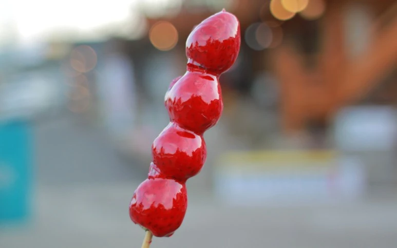 juicy-hot-dessert-tanghulu-01-4262e26a-abf1-466c-8b65-1aba5380b0d6.jpg?type=w773