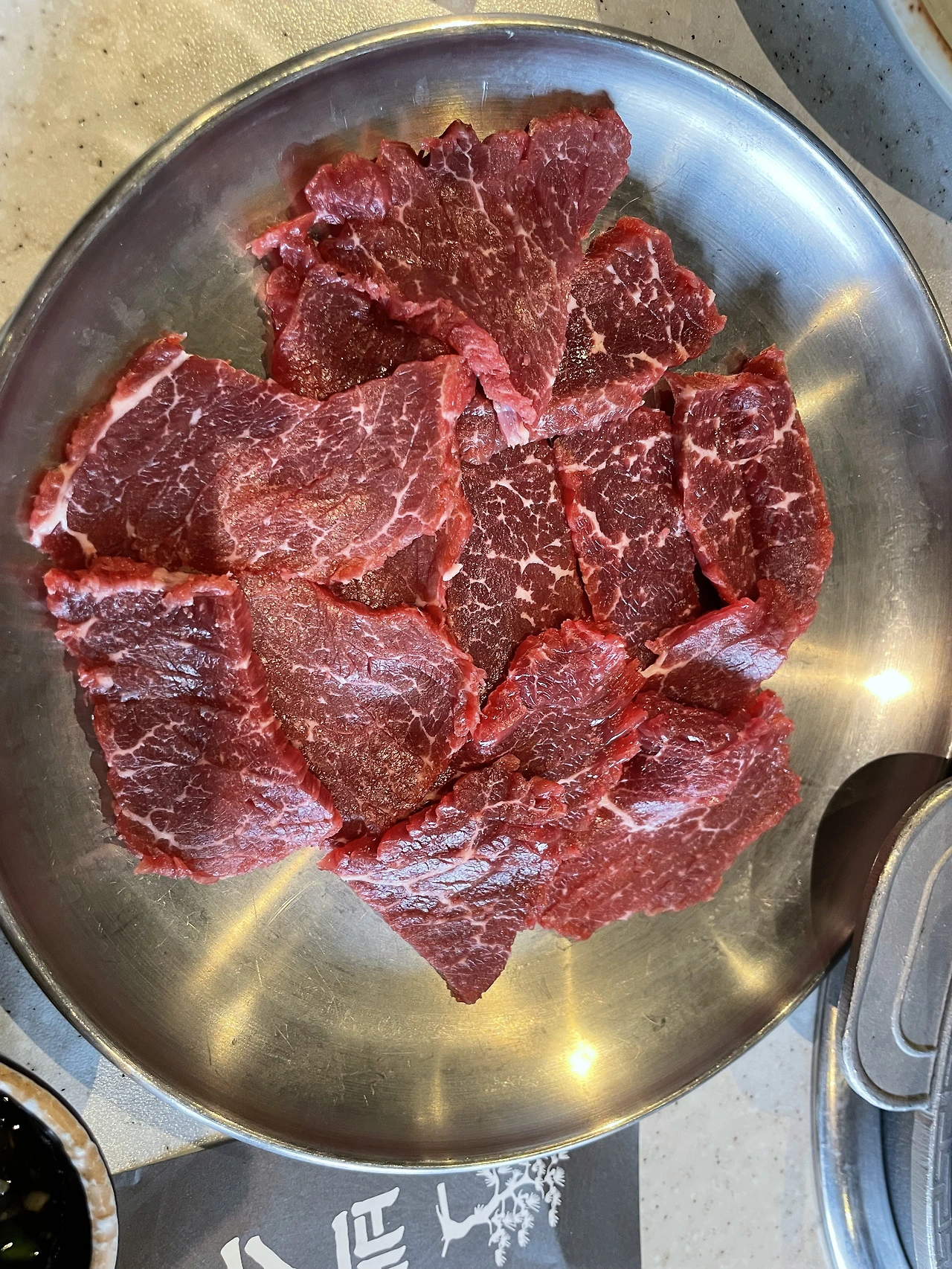 육사시미 접시 서빙.HEIC