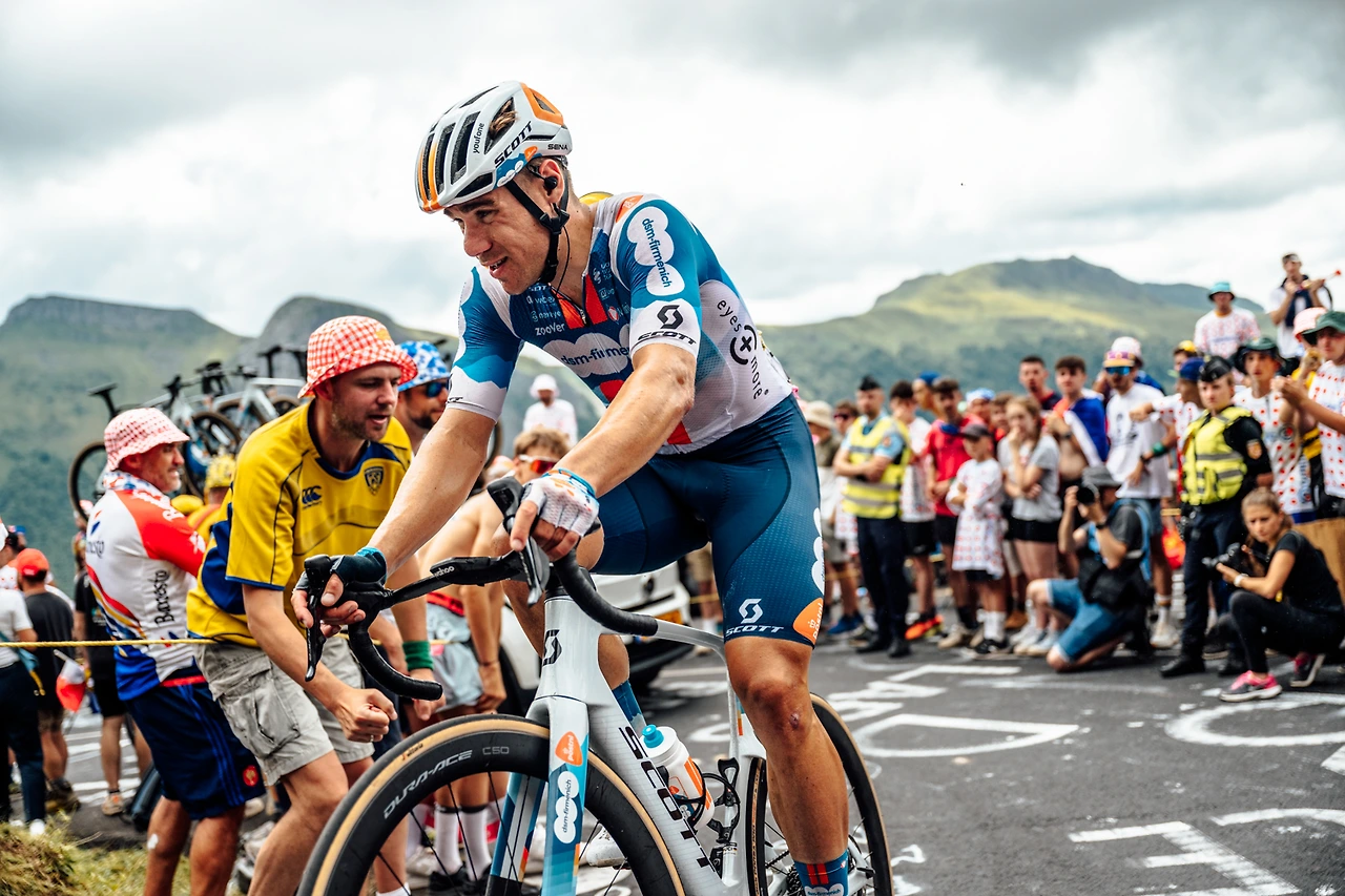 GSM9AUHXUAA_441?format=jpg&name=large