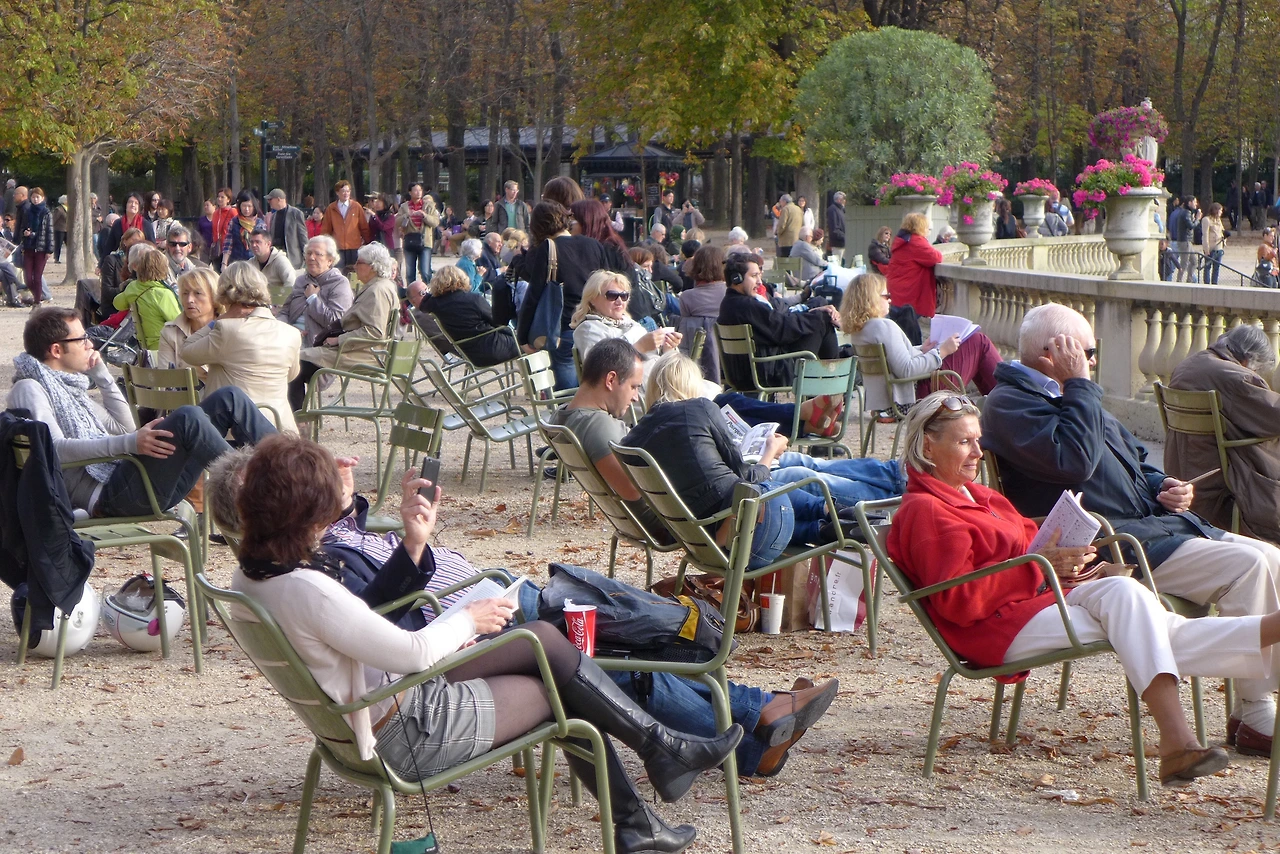 9_뢱상부르_공원,_베를렌느_시인의_후예들.jpeg