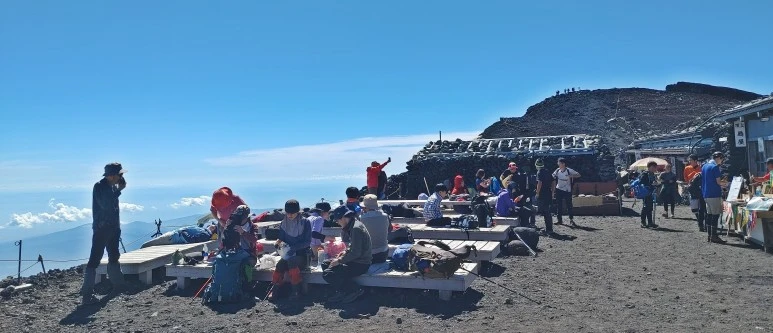 3_%EC%A0%95%EC%83%81_%EB%B6%84%ED%99%94%EA%B5%AC_%EB%B0%91%EC%97%90%EC%84%9C_%ED%9C%B4%EC%8B%9D%EC%9D%84_%EC%B7%A8%ED%95%98%EB%8A%94_%EB%93%B1%EB%B0%98%EA%B0%9D%EB%93%A4.jpg?type=w773