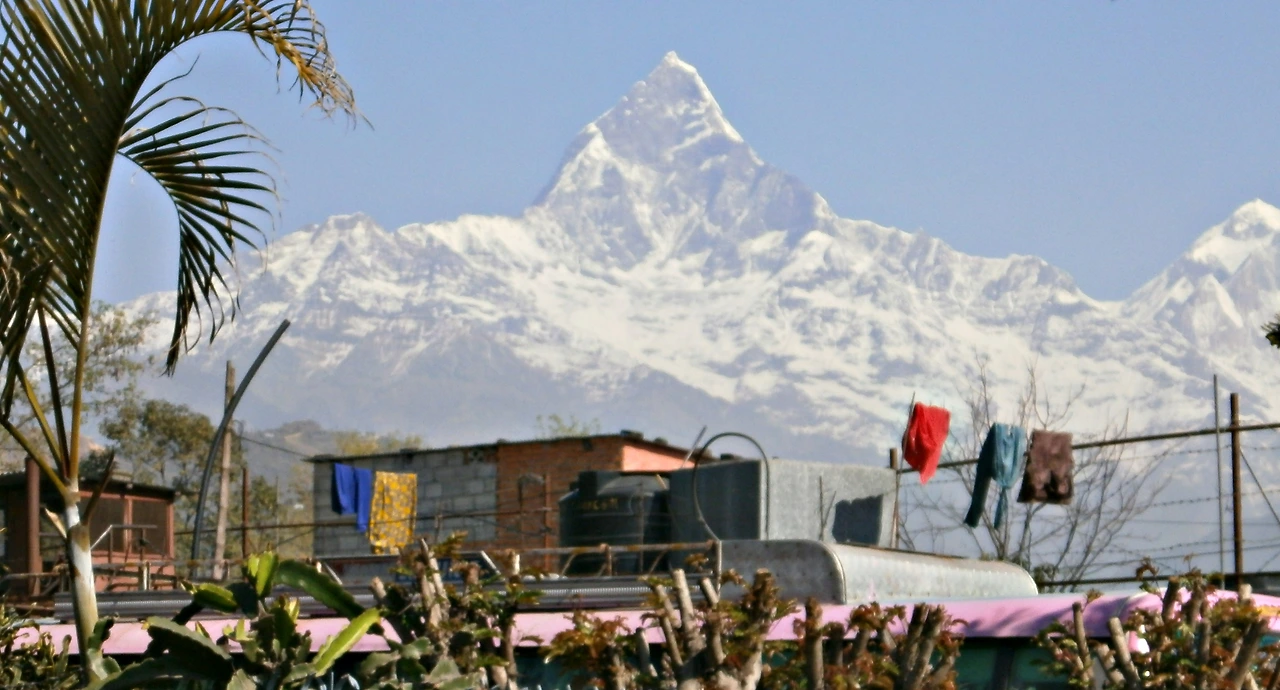 14좌에는 못 끼지만 히말라애 산맥 중 미봉(美峰)으로 이름난 마차푸차레(6,997m) 모습. 네팔 포카라에서 바라본 전경.JPG