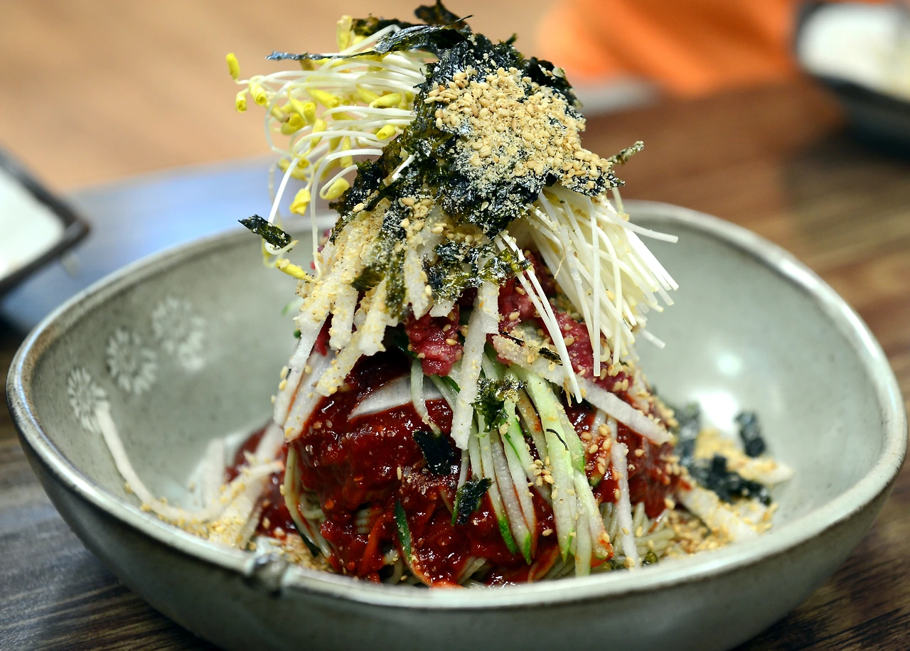 미가연 육회메밀막국수.JPG