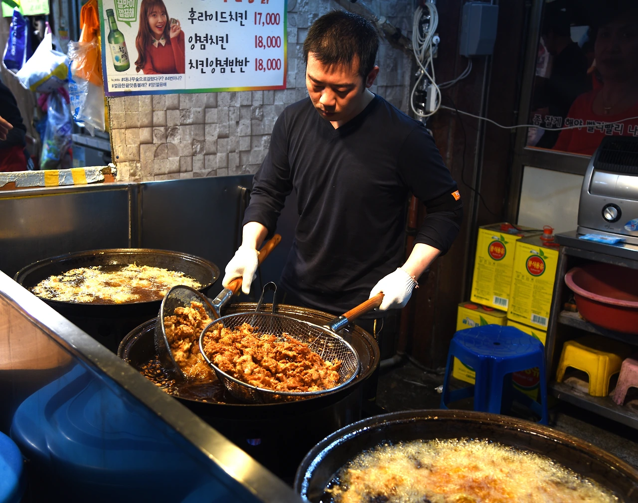 부산 거인통닭은 가마솥에 치킨을 튀긴다.JPG
