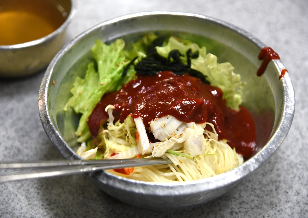 부산 할매회국시.JPG