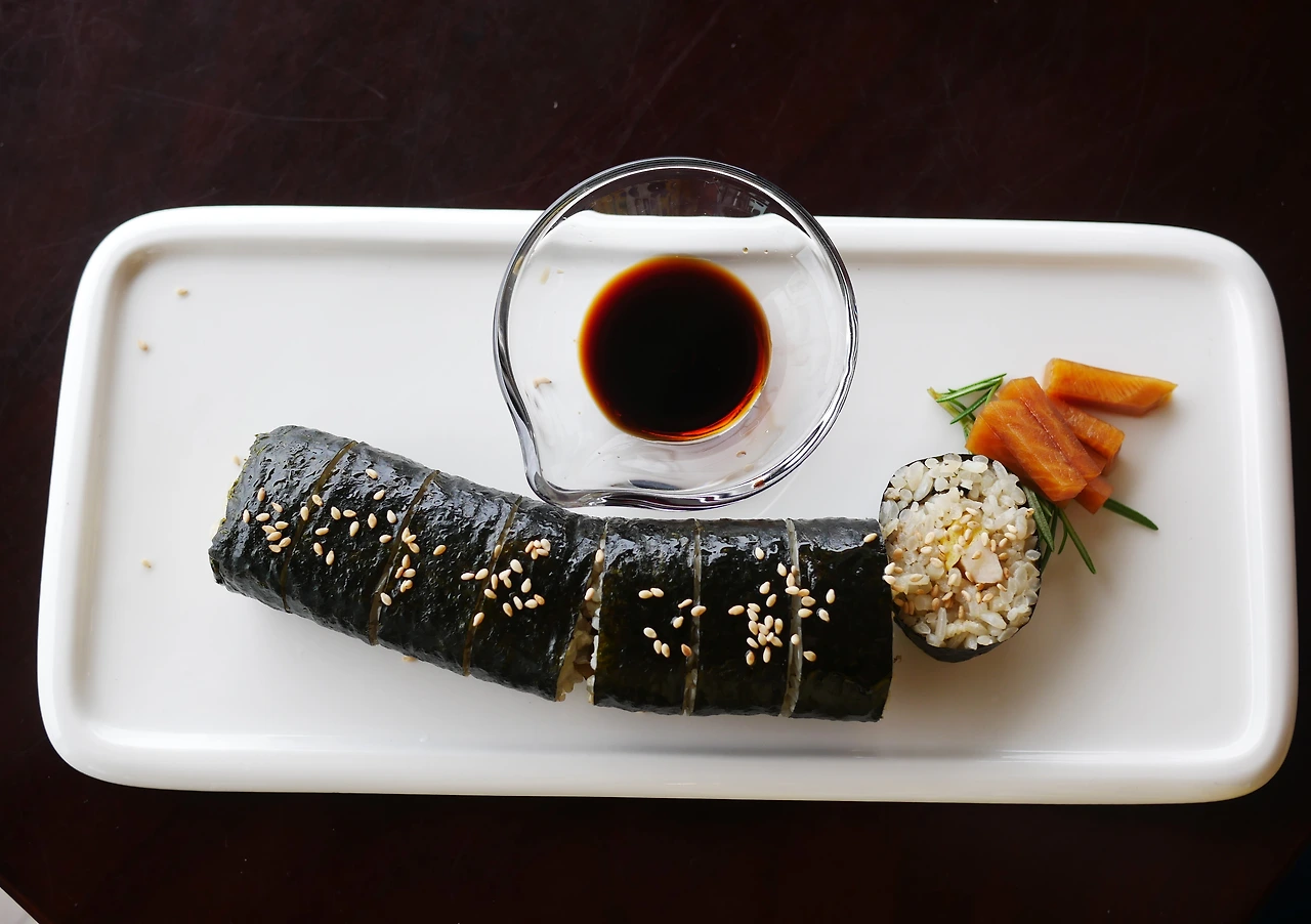 김밥은 재료에 따라 다양한 요리로 변신했다 제주도 전복김밥.JPG