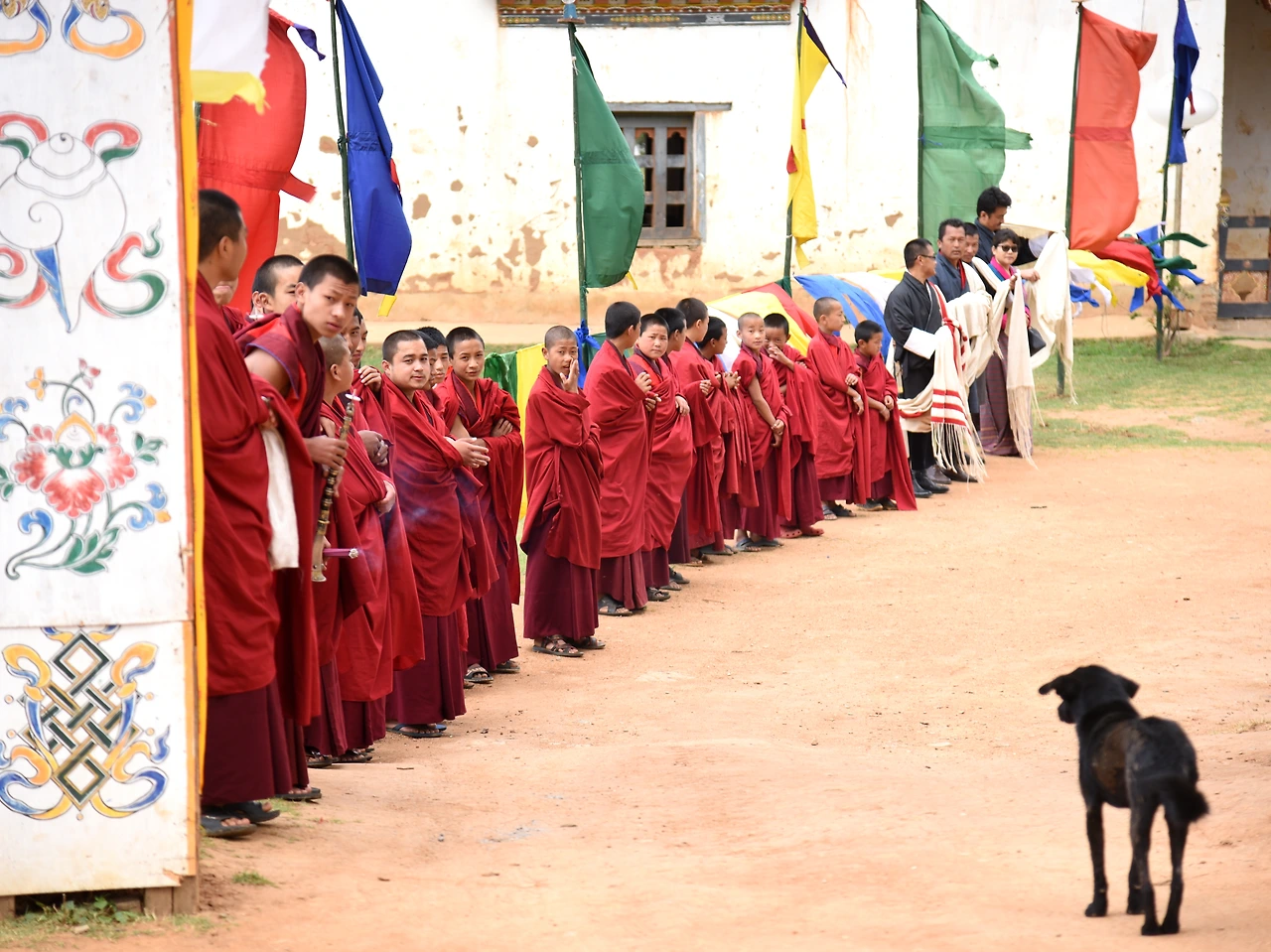 부탄의 스님들.JPG