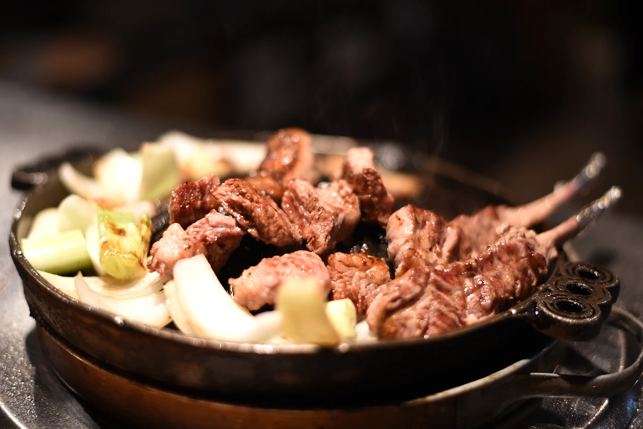 이치류 양갈비는 직접 잡아 뜯을 수 있도록 끼우는 종이를 준다.JPG