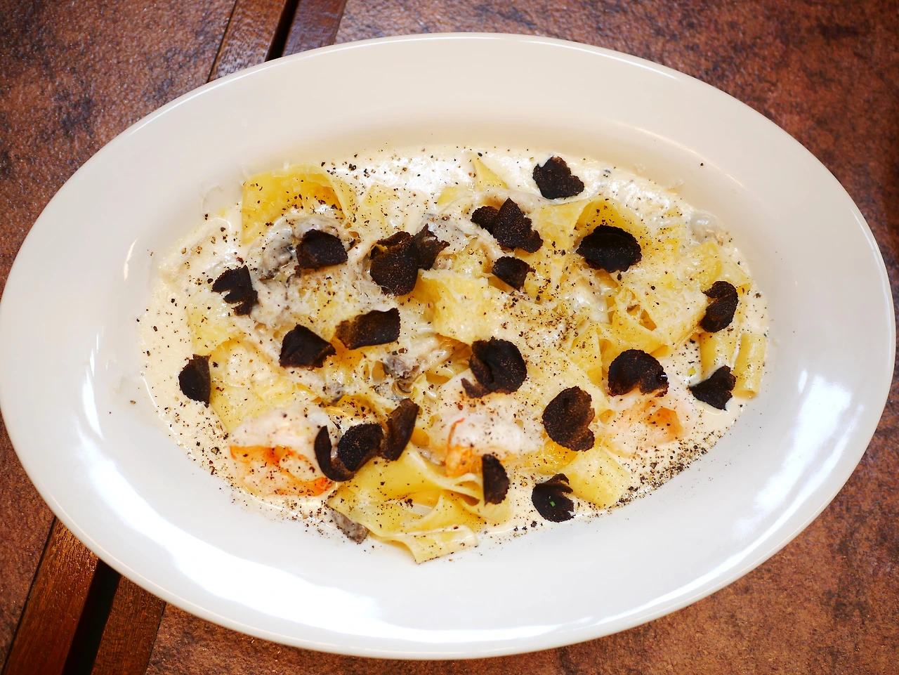 오스테리아밀즈 블랙트러플크림파파델리.JPG