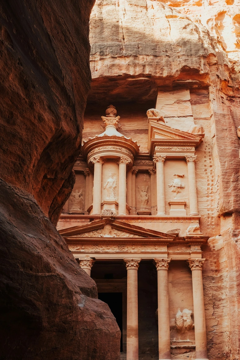 cristina-gottardi-5jk6EvgsKTg-unsplash_1.png?type=w773