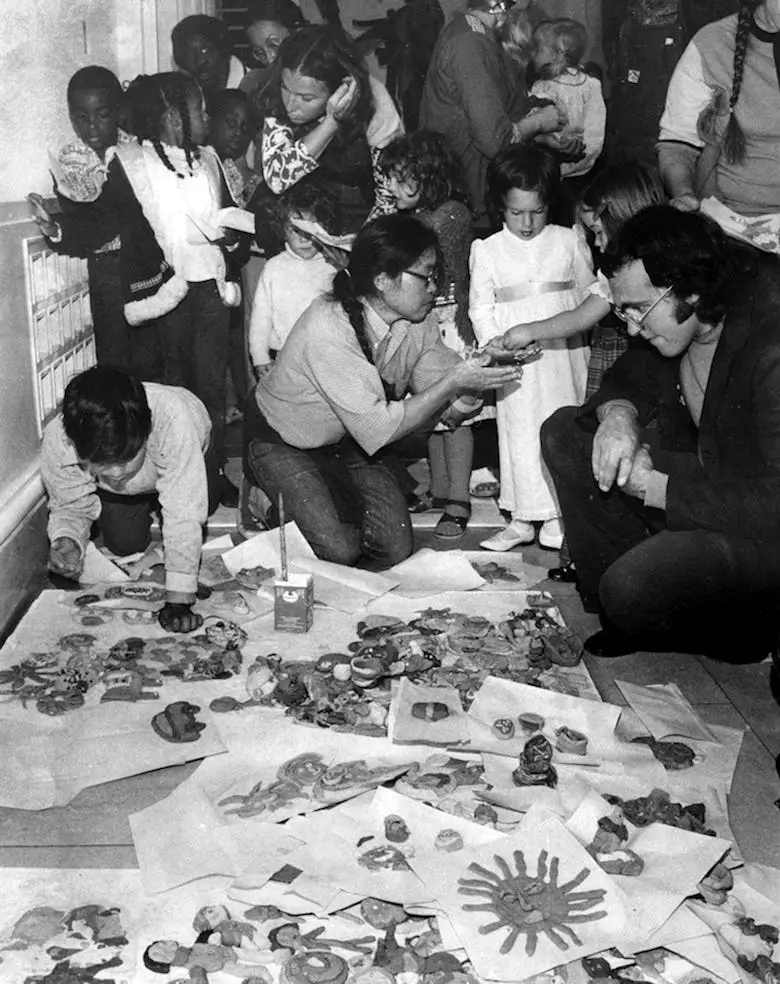 20-ruth-asawa-teaching.jpg?w=390&h=492&fit=crop&crop=faces&dpr=2